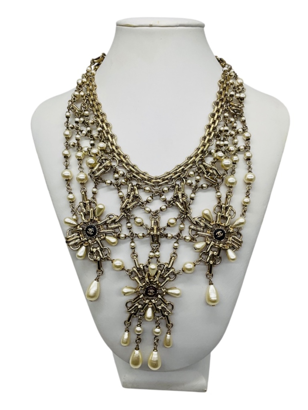 CHANEL LIGHT GOLD 2017 CC LOGO PEARL EMBELLISHED BIB STATEMENT NECKLACE